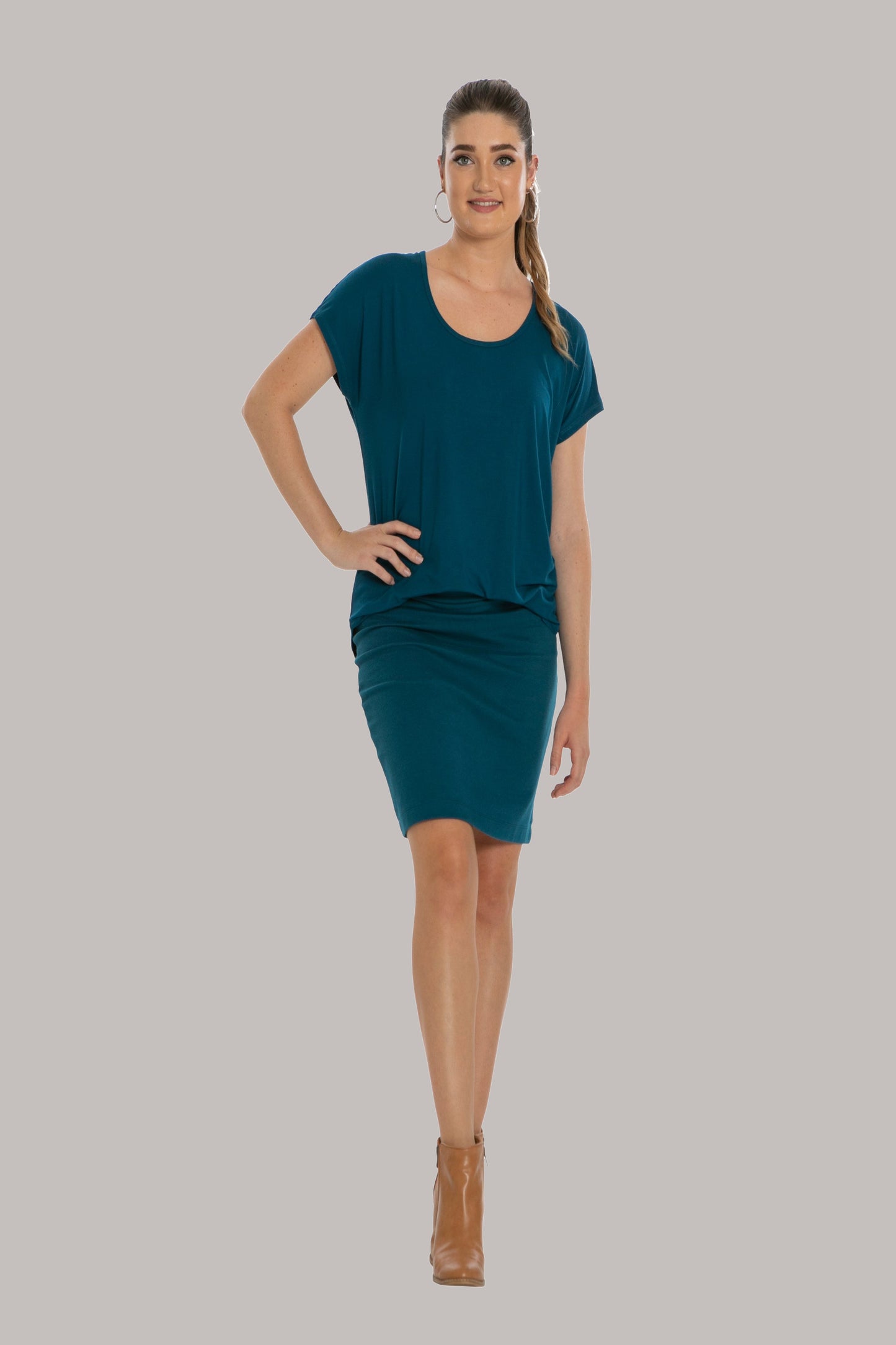 GOOD IDEA SCOOP NECK TEE - Insignia