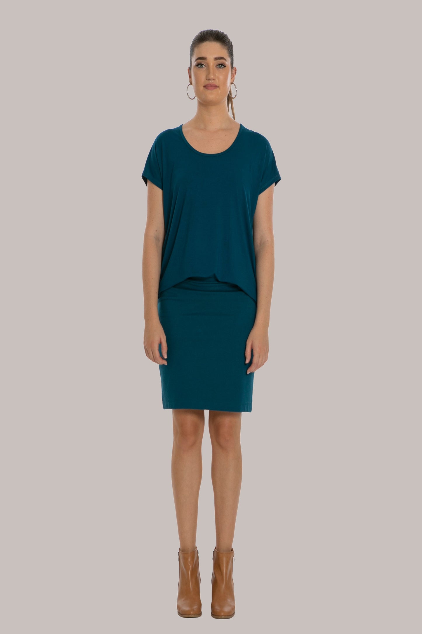 GOOD IDEA SCOOP NECK TEE - Insignia