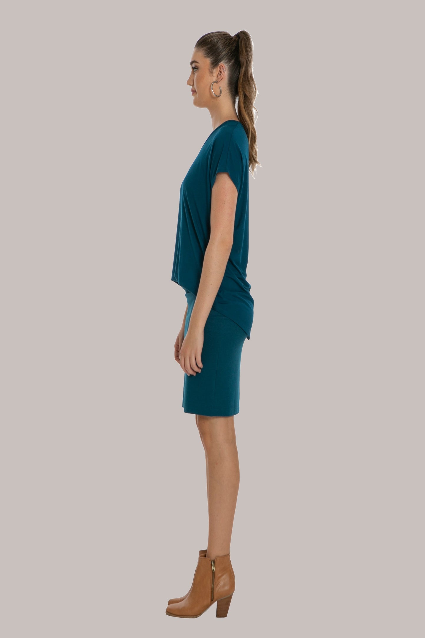 GOOD IDEA SCOOP NECK TEE - Insignia